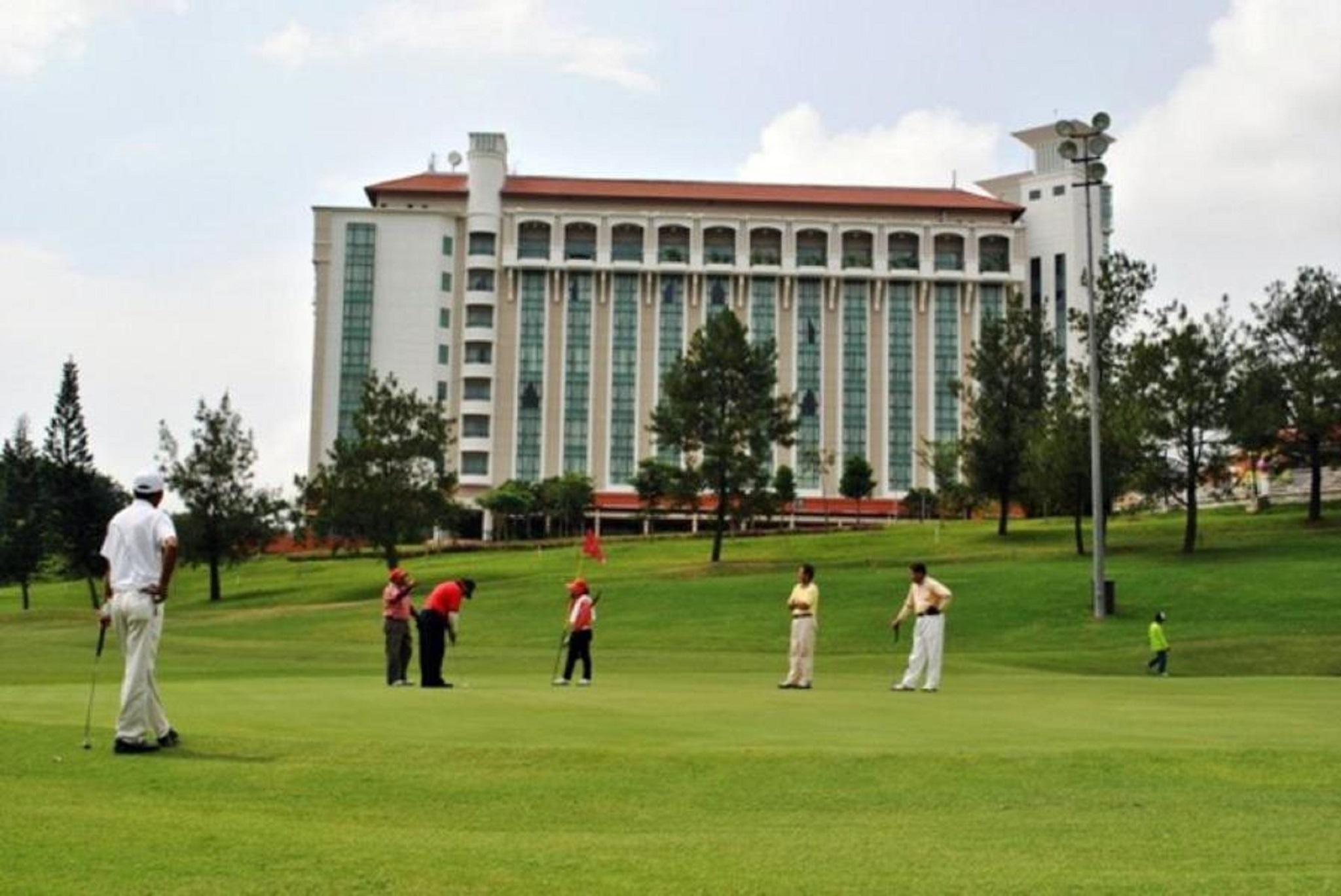Nilai Springs Resort Hotel Exteriör bild