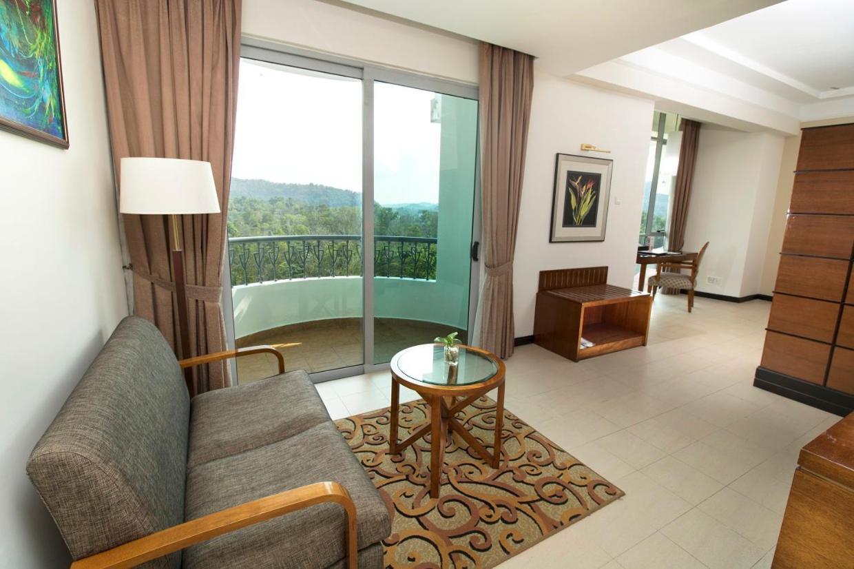 Nilai Springs Resort Hotel Exteriör bild