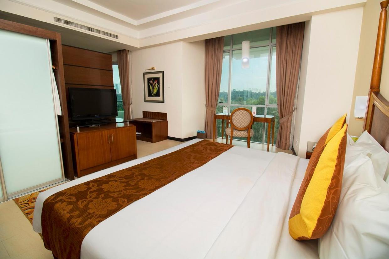 Nilai Springs Resort Hotel Exteriör bild