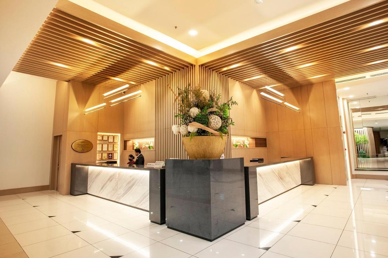 Nilai Springs Resort Hotel Exteriör bild