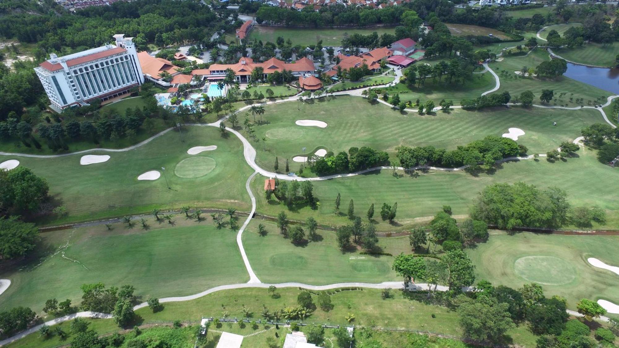 Nilai Springs Resort Hotel Exteriör bild