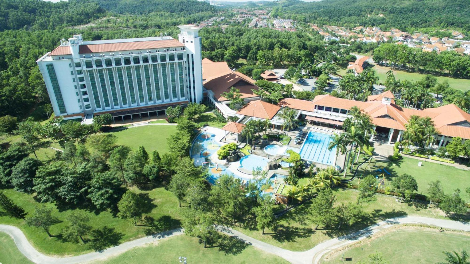 Nilai Springs Resort Hotel Exteriör bild
