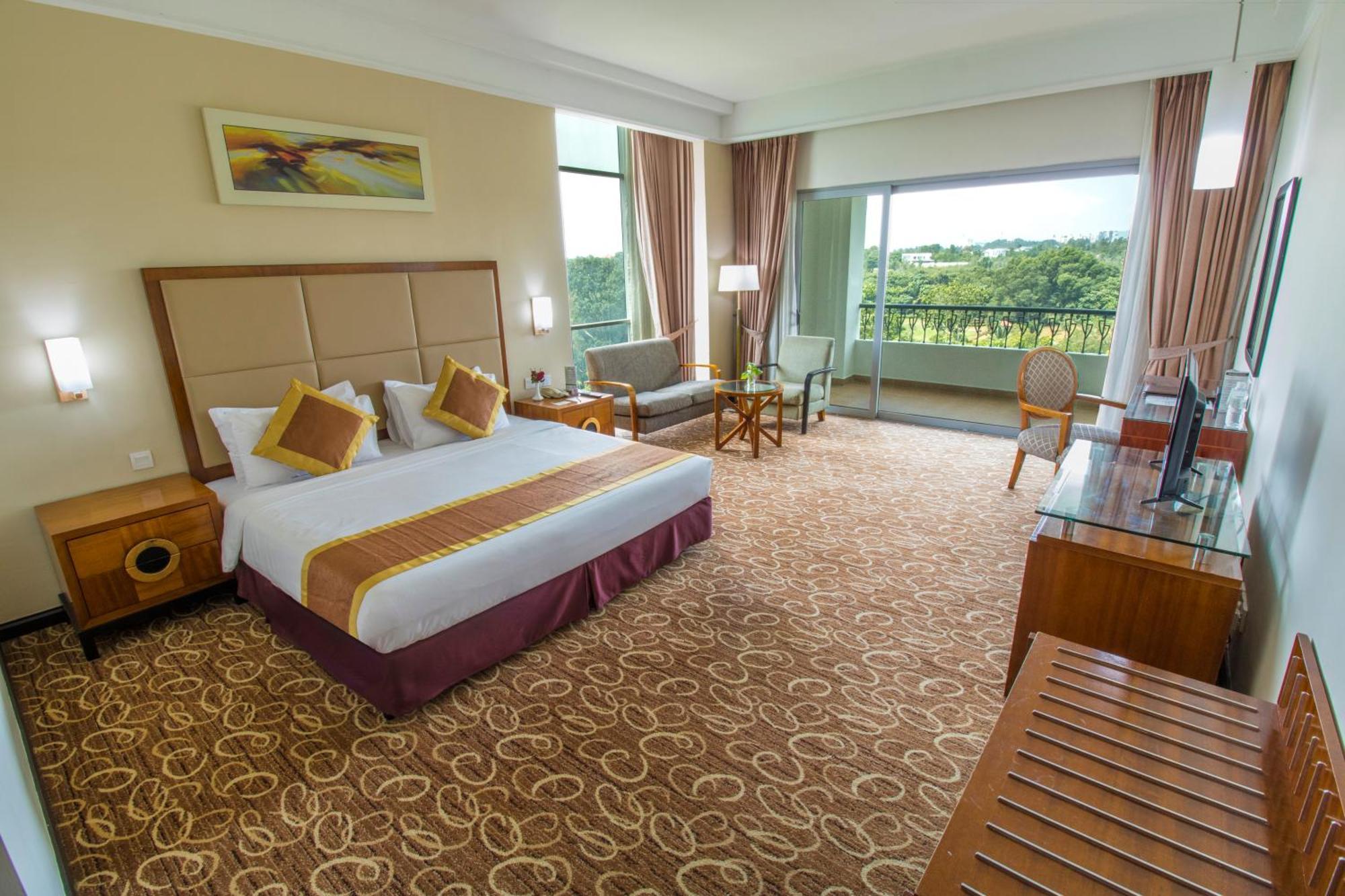 Nilai Springs Resort Hotel Exteriör bild