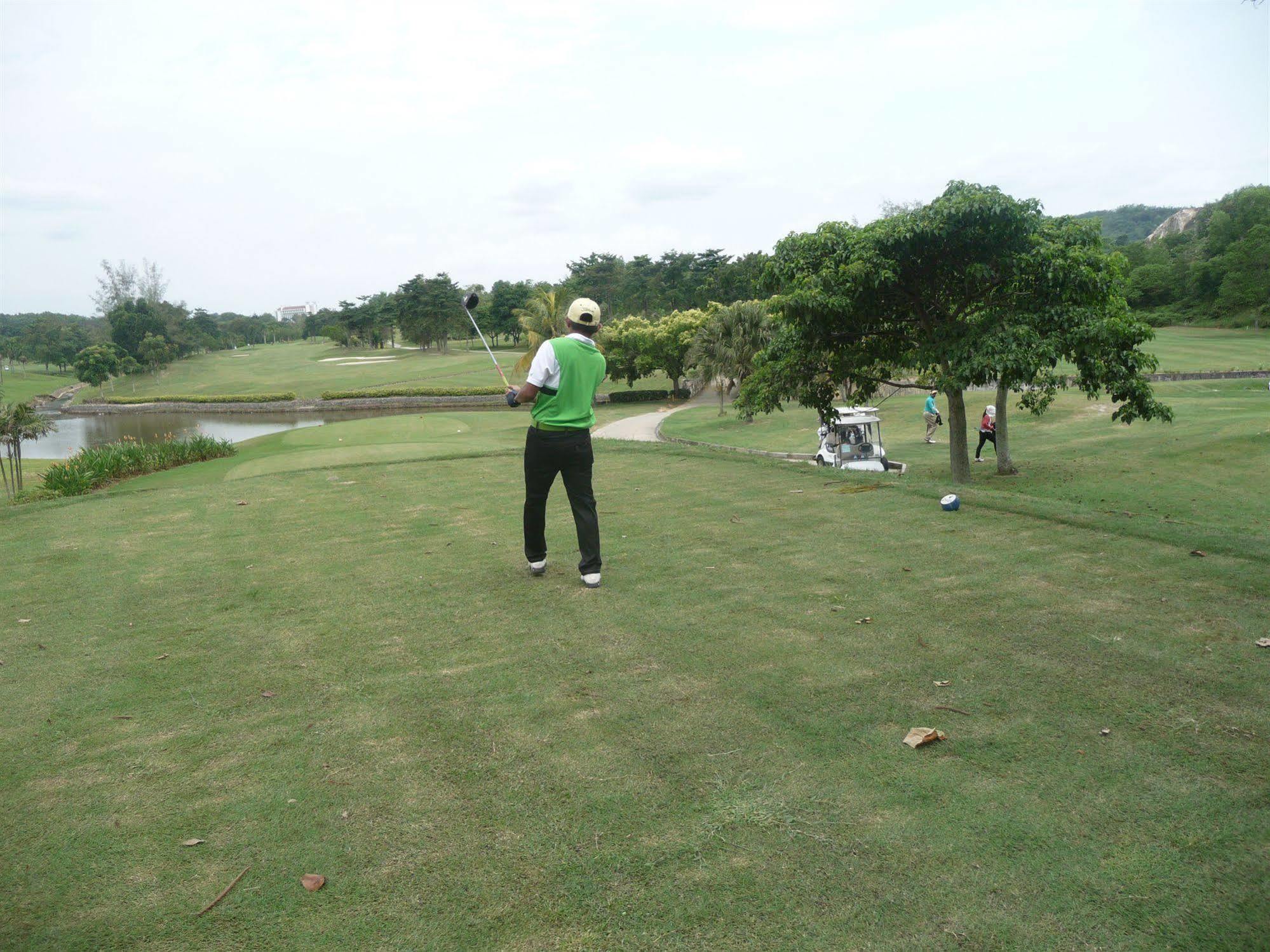 Nilai Springs Resort Hotel Exteriör bild